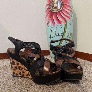 BKE leopard wedge sandals